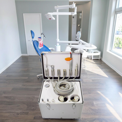 Unidade Dental Portátil de Design de Mão 220V Unidade de Entrega Dentária de Rodas de Puxação com Luz de Cura Dentária de Peça de Mão e Escalador Dentário