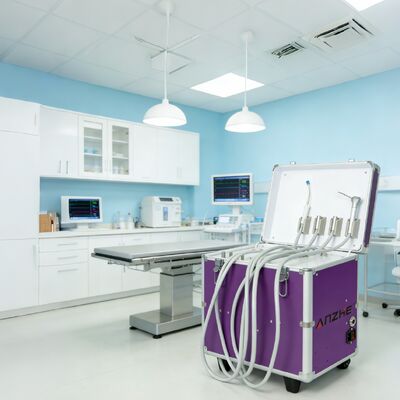 Bom preço. Mini equipagem unidade dentária portátil com compressor de ar unidade de turbina dentária móvel conjunto completo equipamento portátil clínica dentária on-line